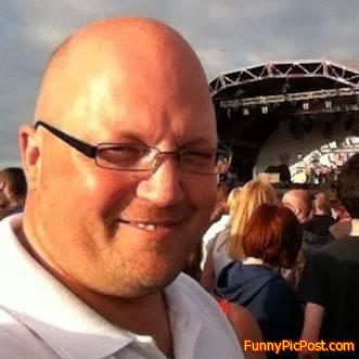 Penistone FM's Darren Holmes - a fat geezer with a